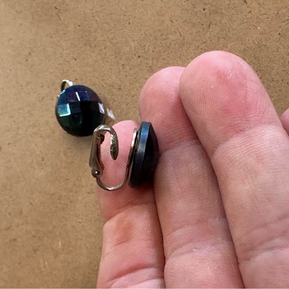 Vintage Multifaceted Blue Round Earrings. Clip On. Simple. - Picture 2 of 5